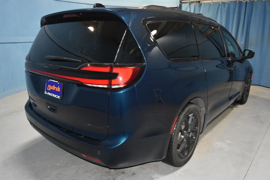 Used 2025 Chrysler Pacifica Limited image 27