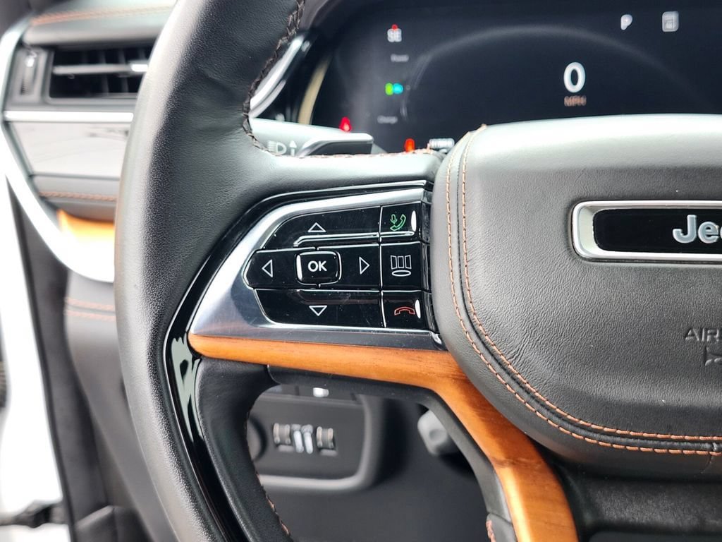 Used 2022 Jeep Grand Cherokee Summit AWD/4WD image 30