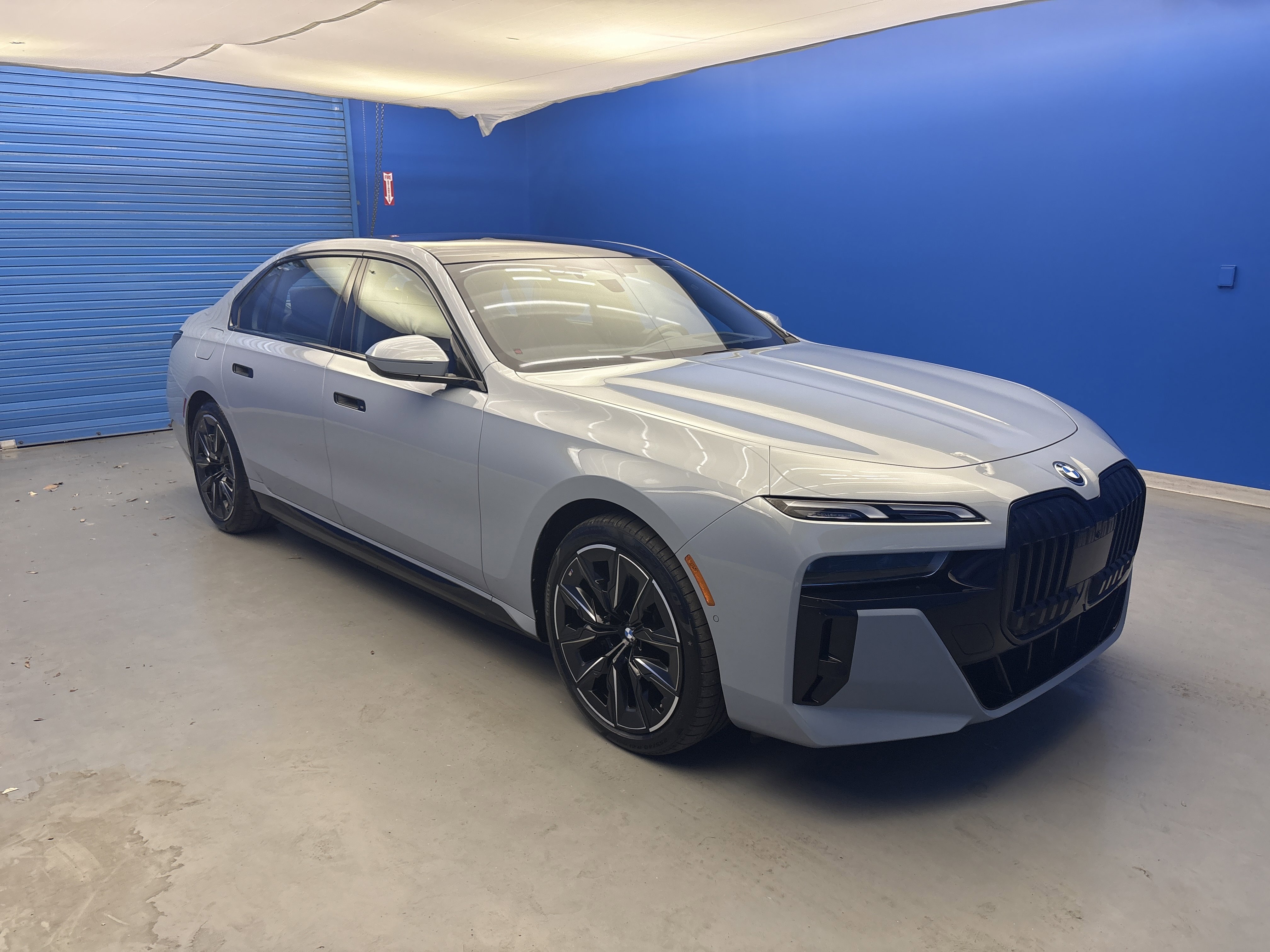 Used 2023 BMW i7 xDrive60 AWD/4WD image 2