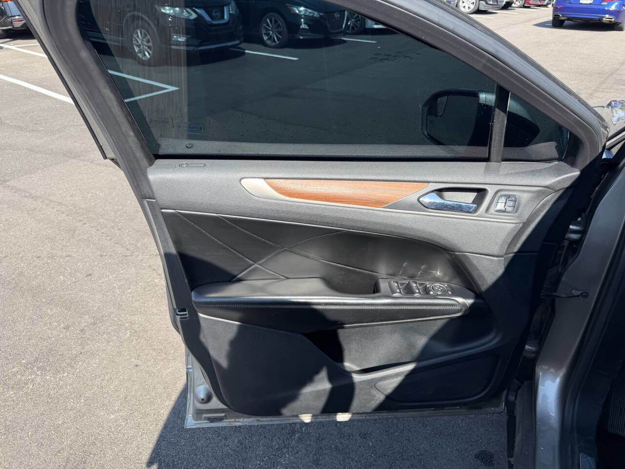 Used 2017 Lincoln MKC Select image 13