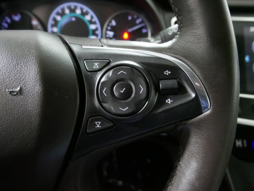 Used 2017 Buick LaCrosse Preferred image 22