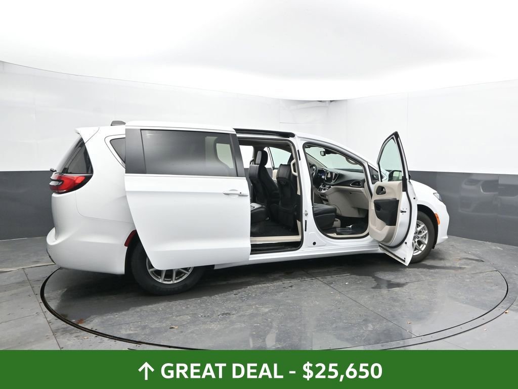 Used 2024 Chrysler Pacifica Touring-L FWD image 64