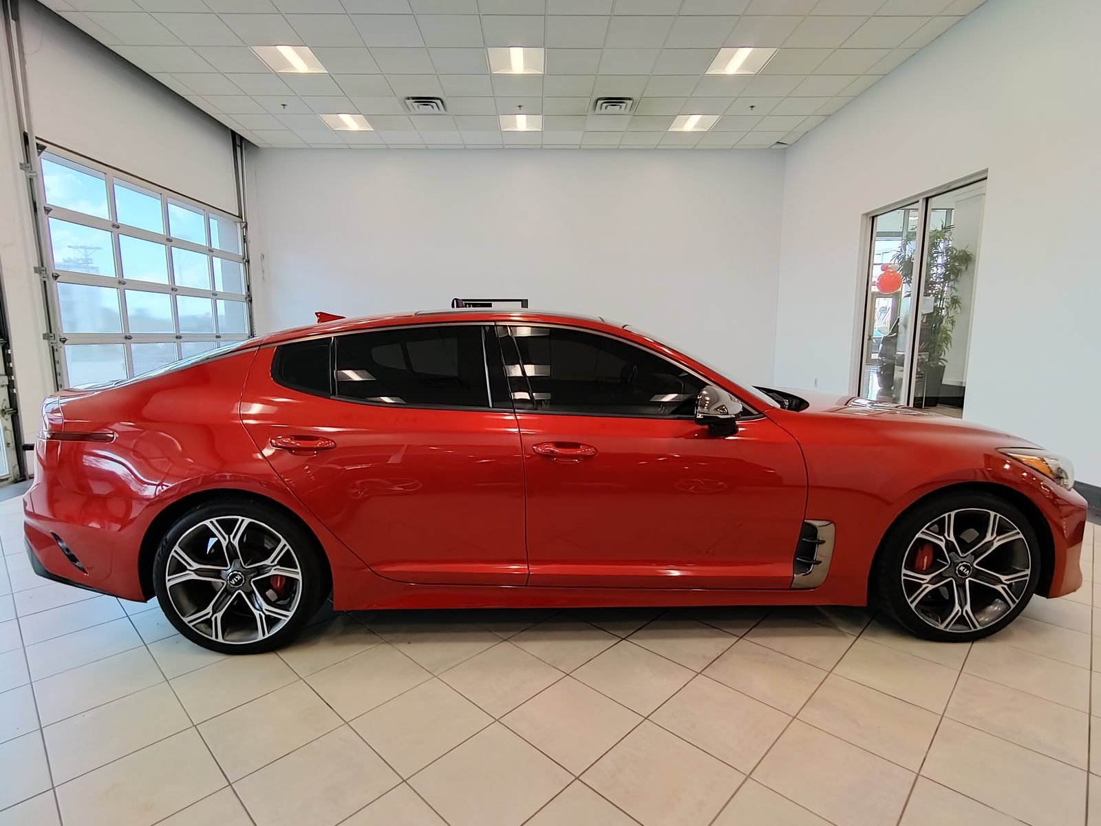 Used 2018 Kia Stinger GT2 RWD image 2