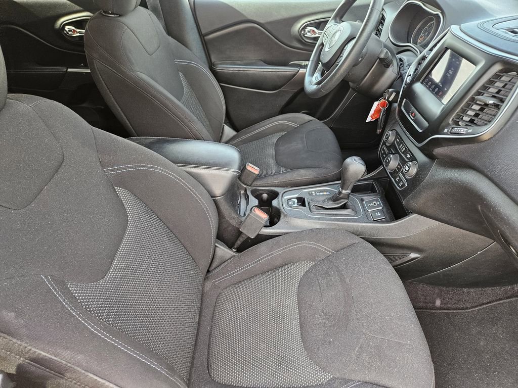 Used 2019 Jeep Cherokee Latitude w/ Popular Appearance Group FWD image 18