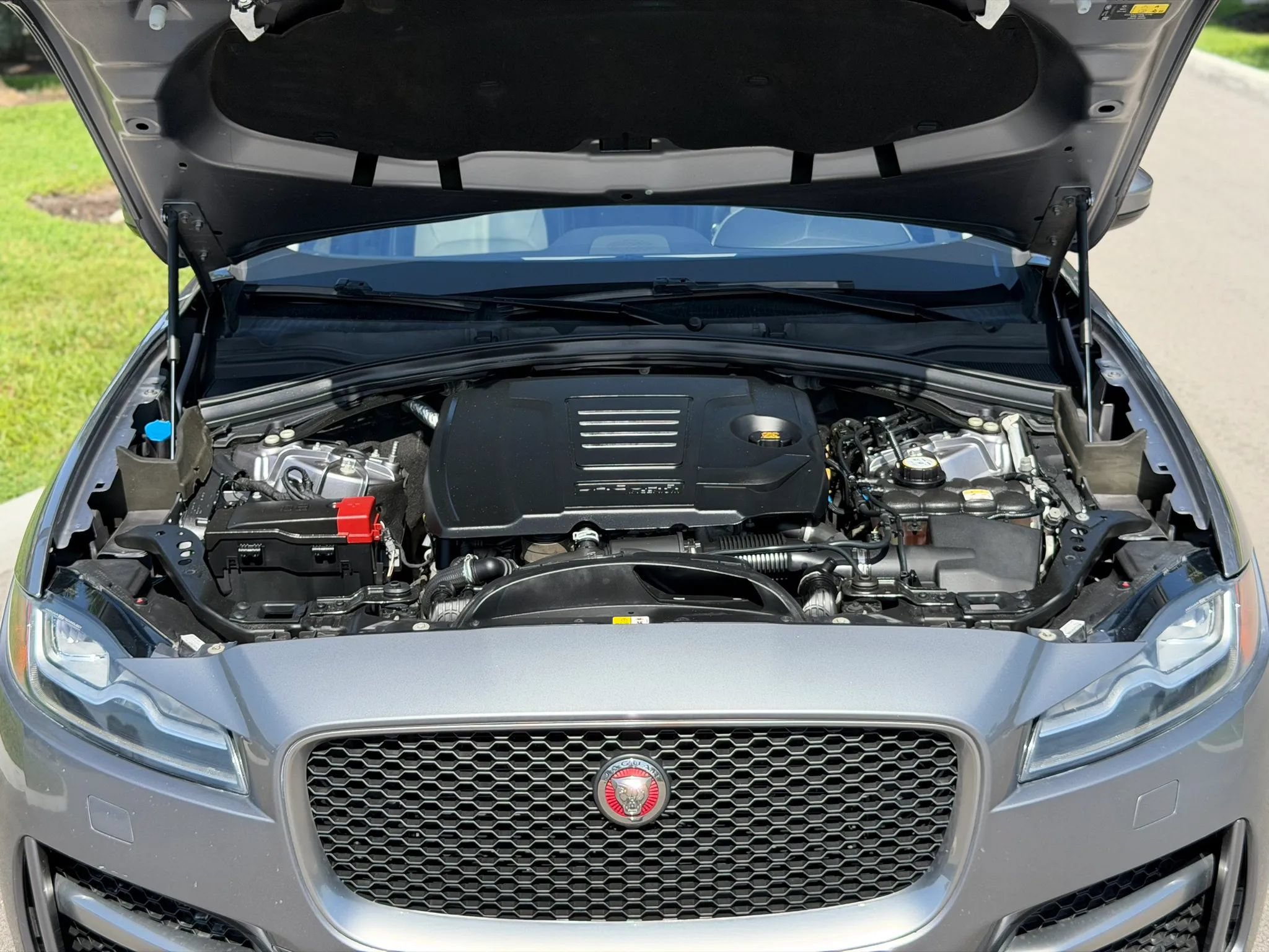 Used 2020 Jaguar F-PACE R-Sport AWD/4WD image 38