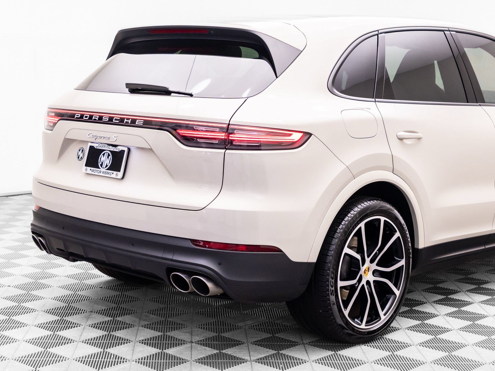 Certified 2023 Porsche Cayenne S AWD/4WD image 34