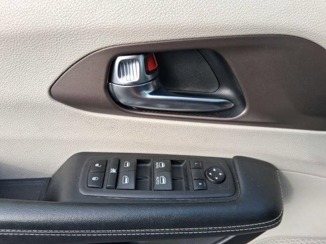 Used 2023 Chrysler Voyager LX FWD image 16