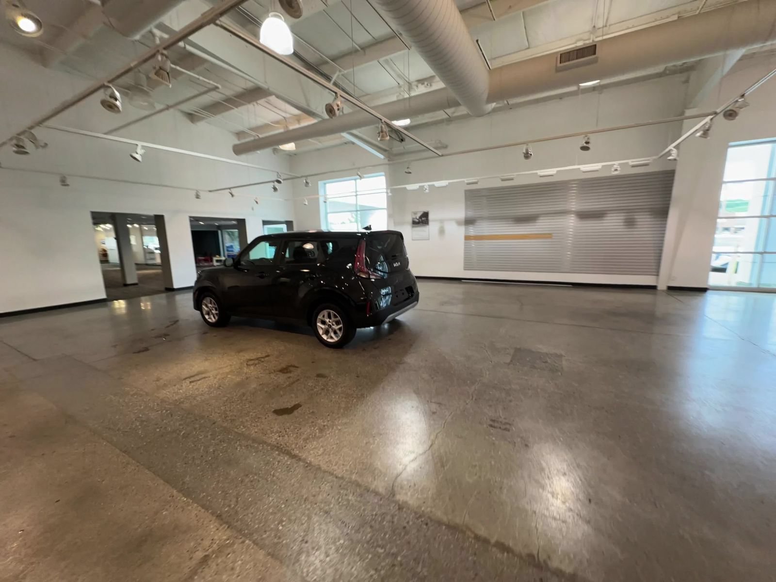 Used 2025 Kia Soul LX w/ LX Technology Package FWD image 12