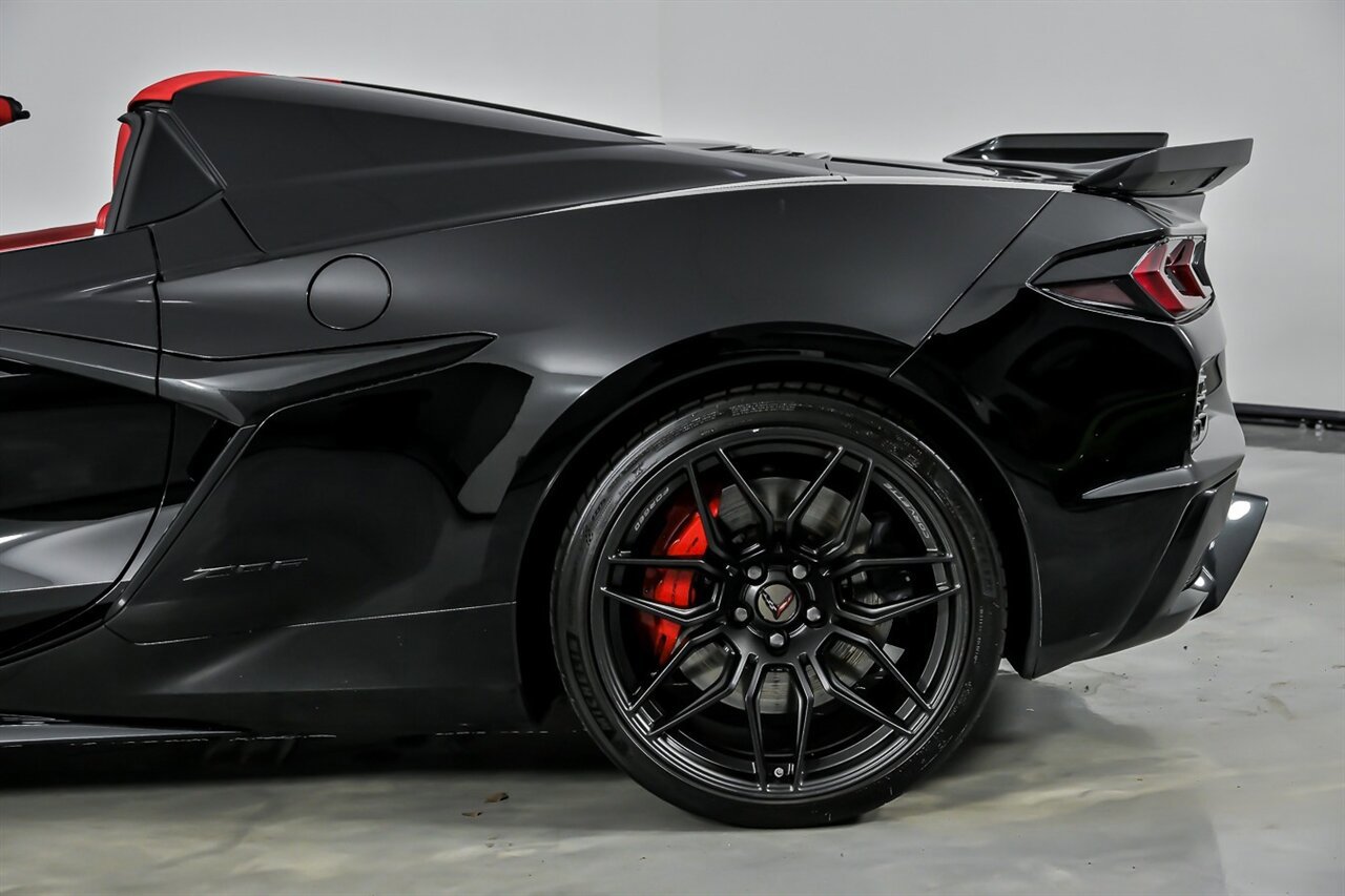 Used 2023 Chevrolet Corvette Z06 RWD image 9