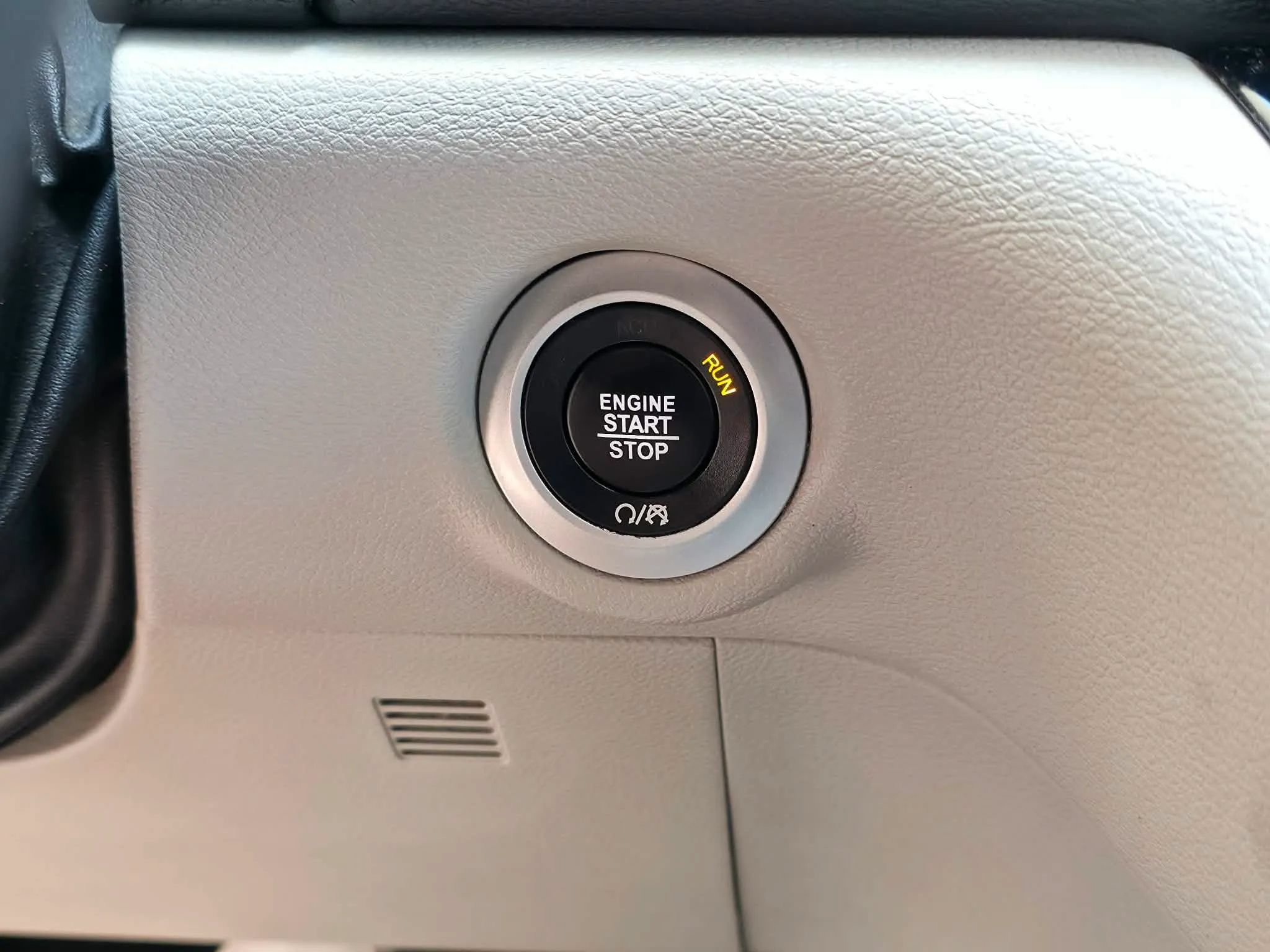 Used 2017 Chrysler Pacifica Touring-L FWD image 31