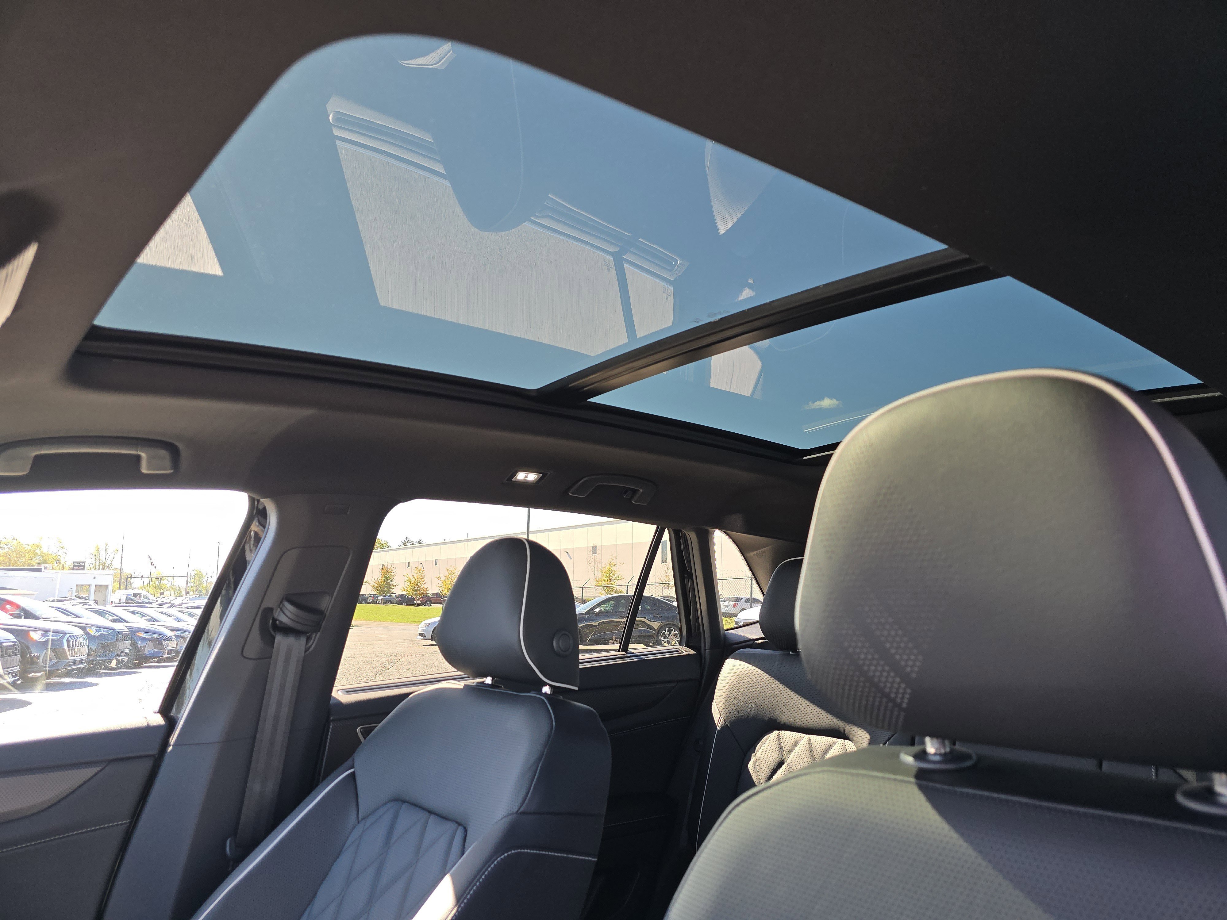 New 2026 Volkswagen Atlas Cross Sport SEL Premium R-Line image 9