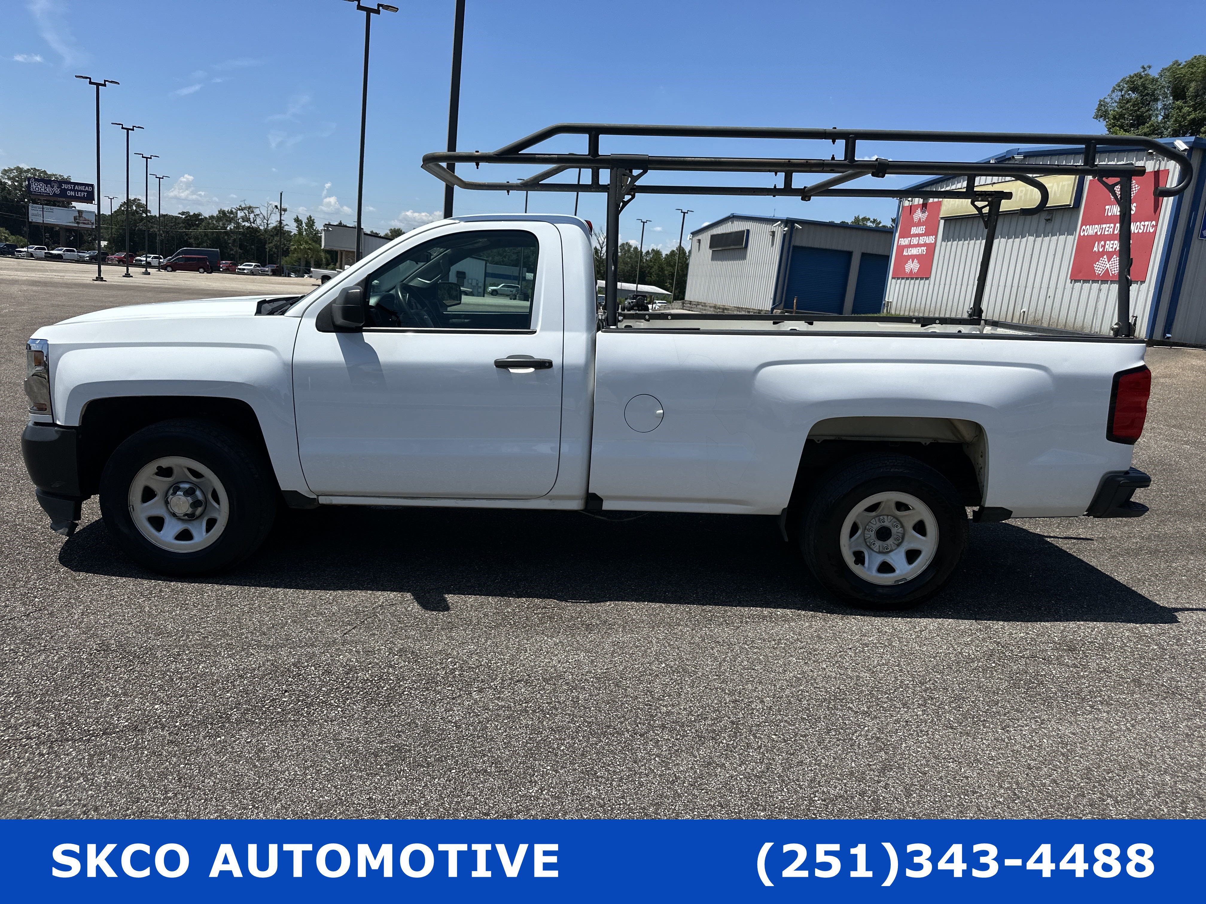 Used 2018 Chevrolet Silverado 1500 W/T w/ Trailering Package RWD image 2