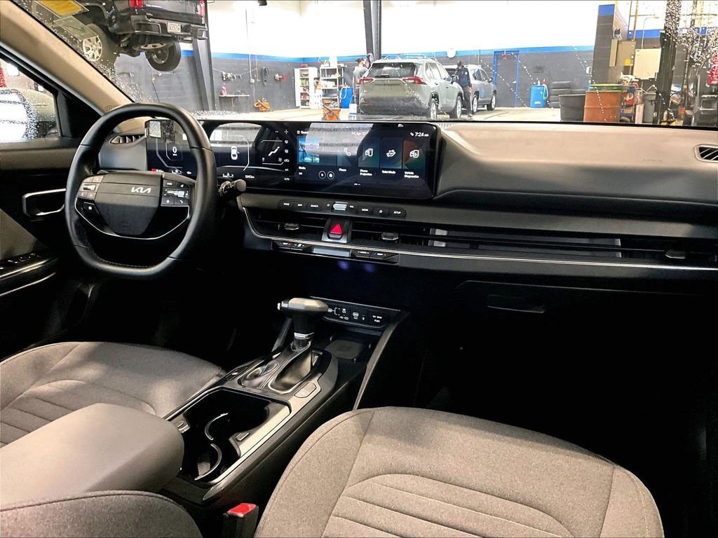 Used 2025 Kia K4 EX FWD image 14