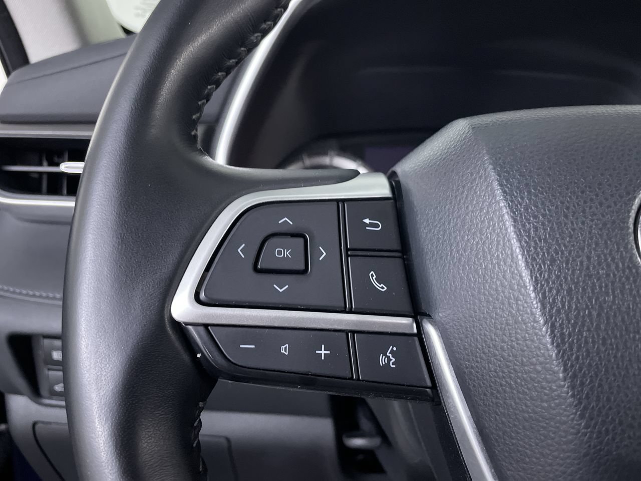 Used 2023 Toyota Highlander XLE AWD/4WD image 27
