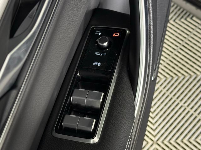 New 2024 Jaguar XF R-Dynamic SE AWD/4WD image 27