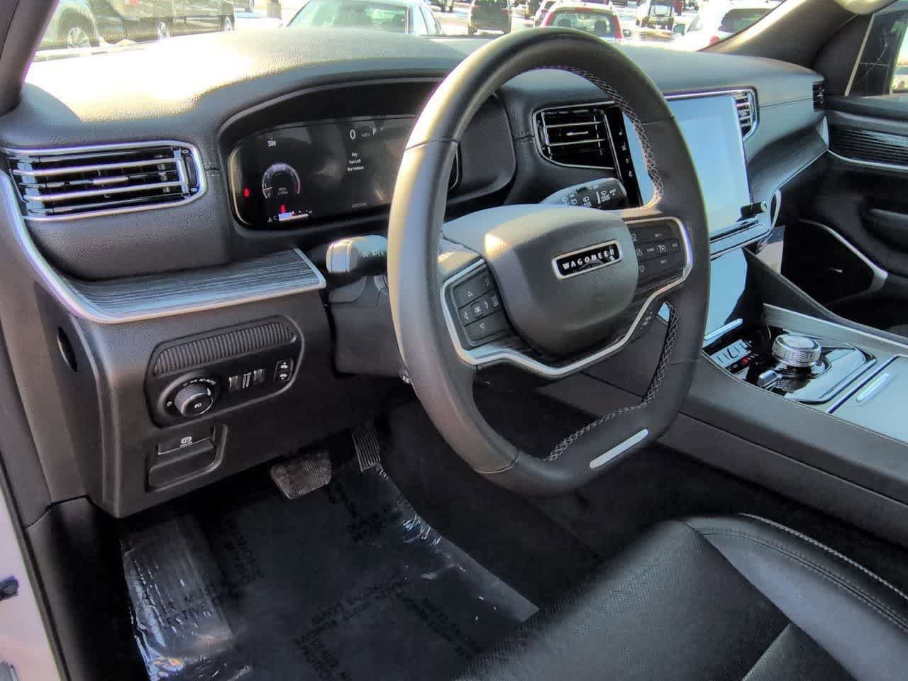 Used 2024 Jeep Wagoneer Series II w/ Flexible Seating Group image 2