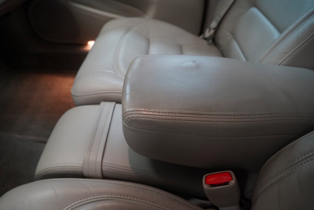 Used 2000 Cadillac De Ville w/ Comfort/Convenience Pkg image 8