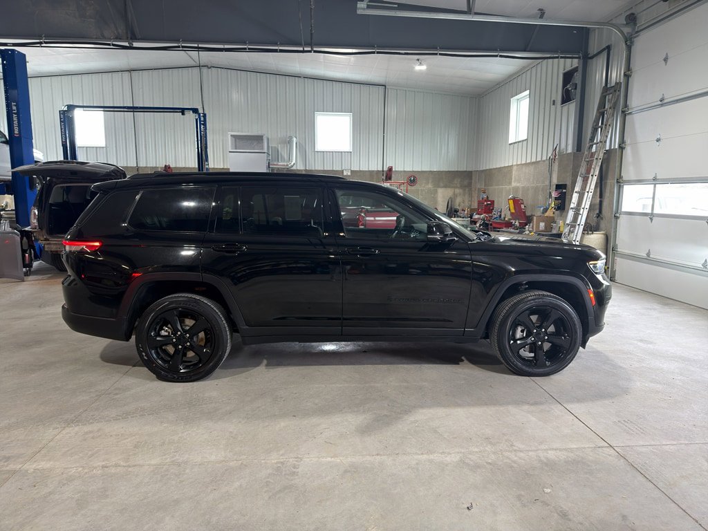 Used 2023 Jeep Grand Cherokee L Laredo AWD/4WD image 6