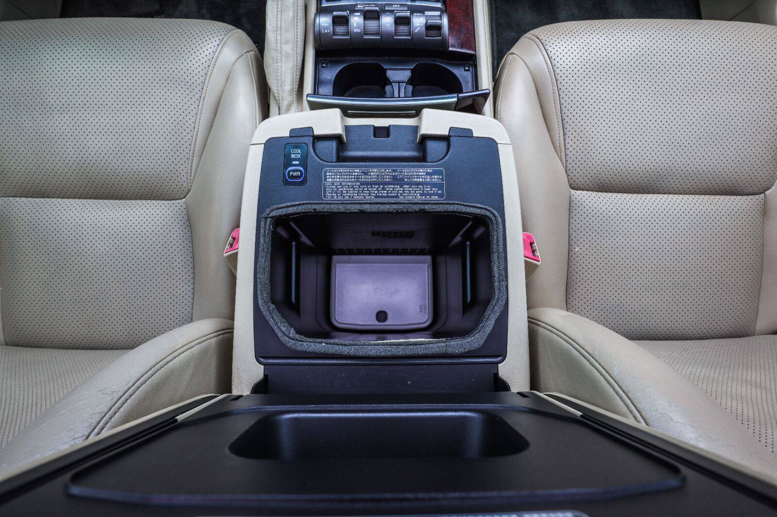 Used 2011 Lexus LX 570 4WD w/ Luxury Pkg image 32