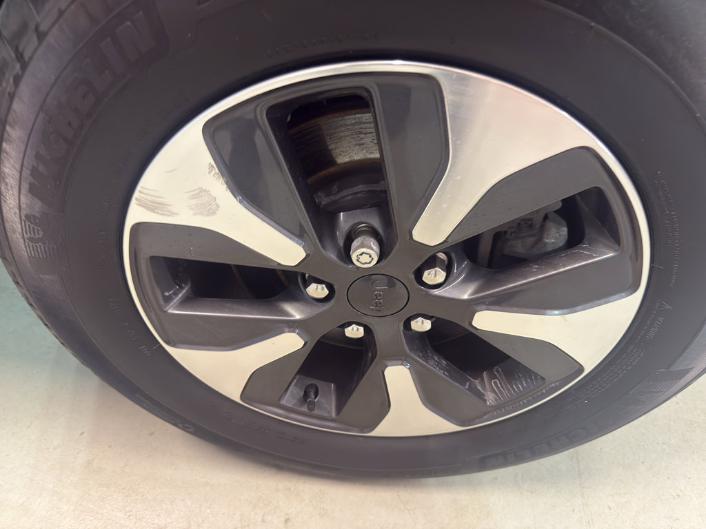 Used 2023 Jeep Grand Cherokee 4WD 4xe image 32