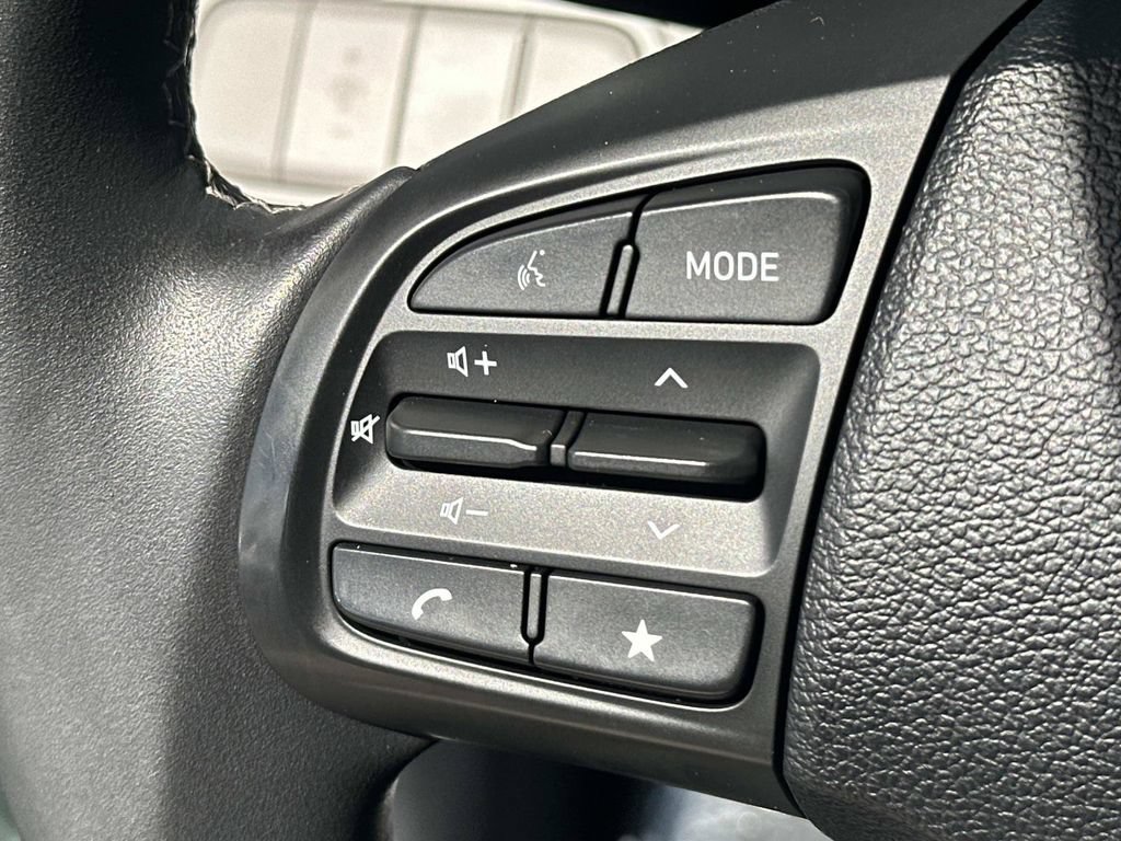 Used 2025 Hyundai Venue SEL FWD image 20