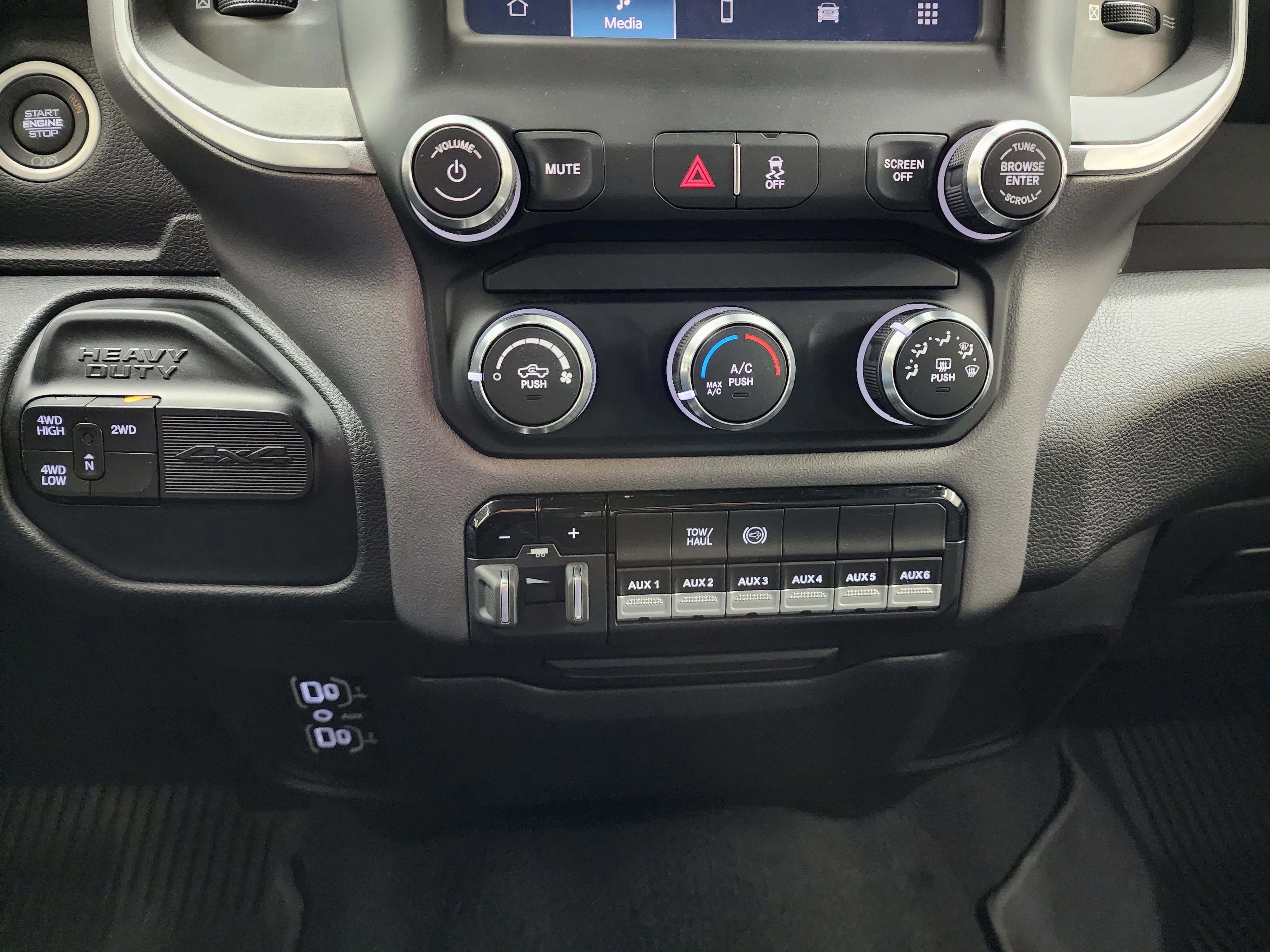 Used 2022 RAM 2500 Big Horn w/ Cold Weather Group image 15