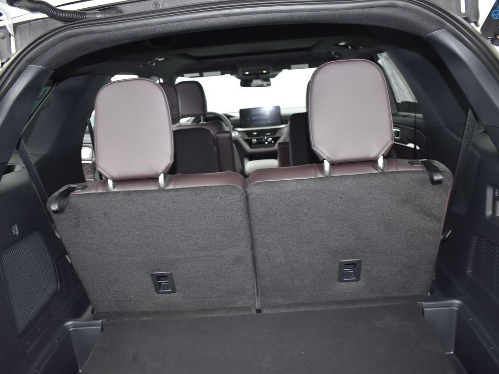 Used 2025 Ford Explorer Platinum w/ Ultimate Package RWD image 18