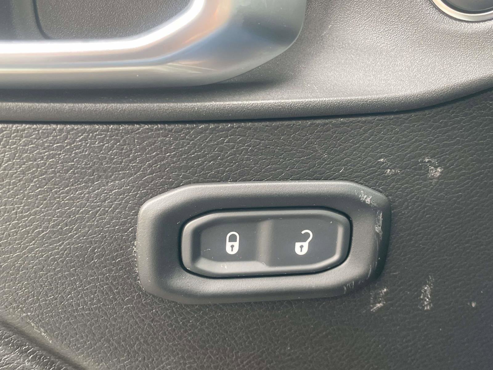 Used 2024 Jeep Wrangler Unlimited w/ Convenience Group AWD/4WD image 16