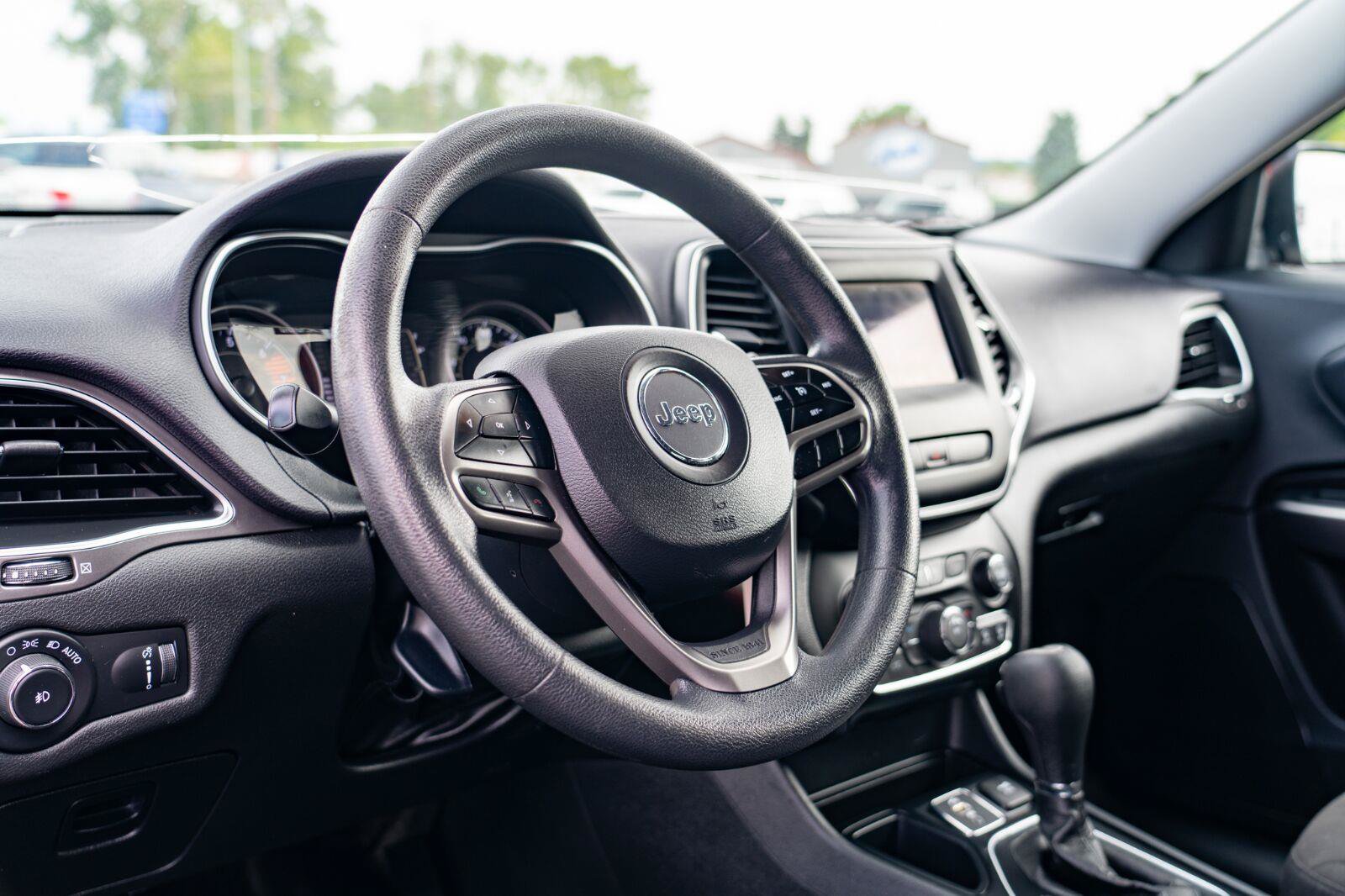Used 2019 Jeep Cherokee Latitude w/ Popular Appearance Group FWD image 15
