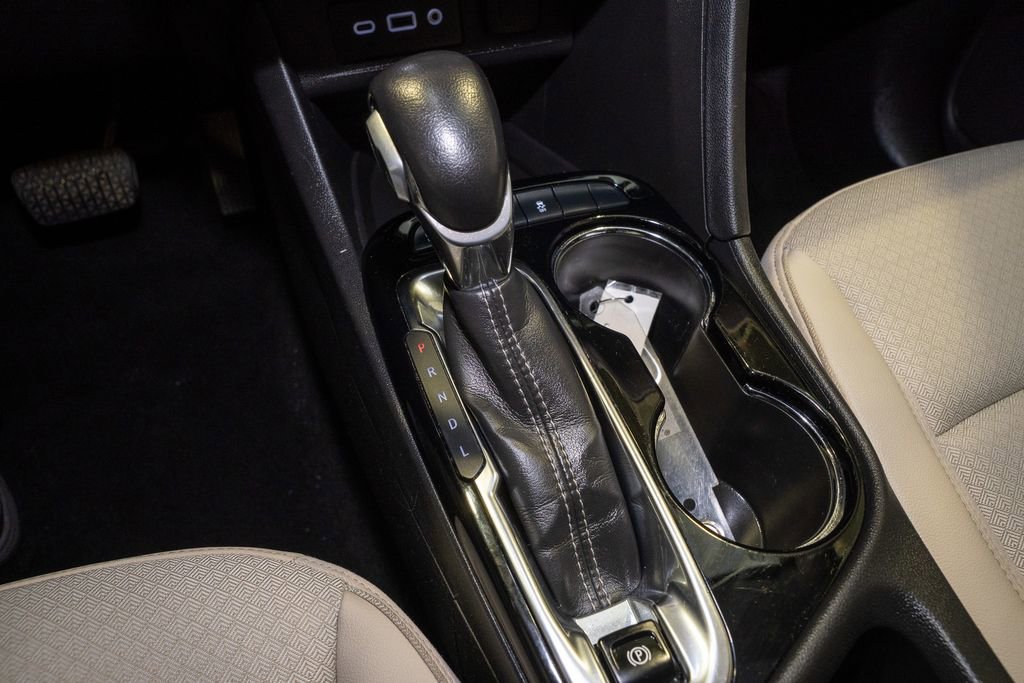 Used 2022 Buick Encore GX Select image 17