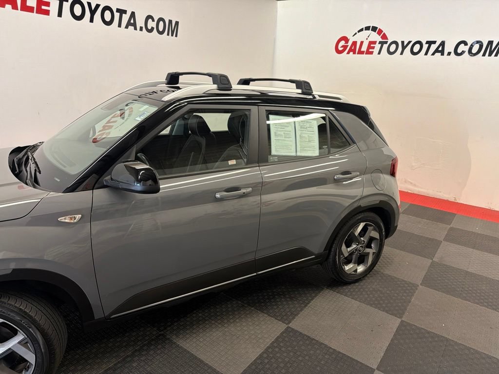 Used 2022 Hyundai Venue Limited FWD image 8