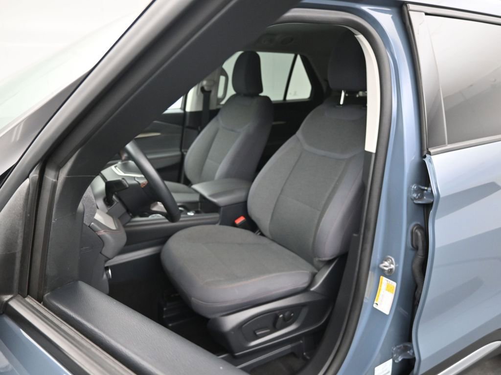 Used 2025 Ford Explorer Active image 9