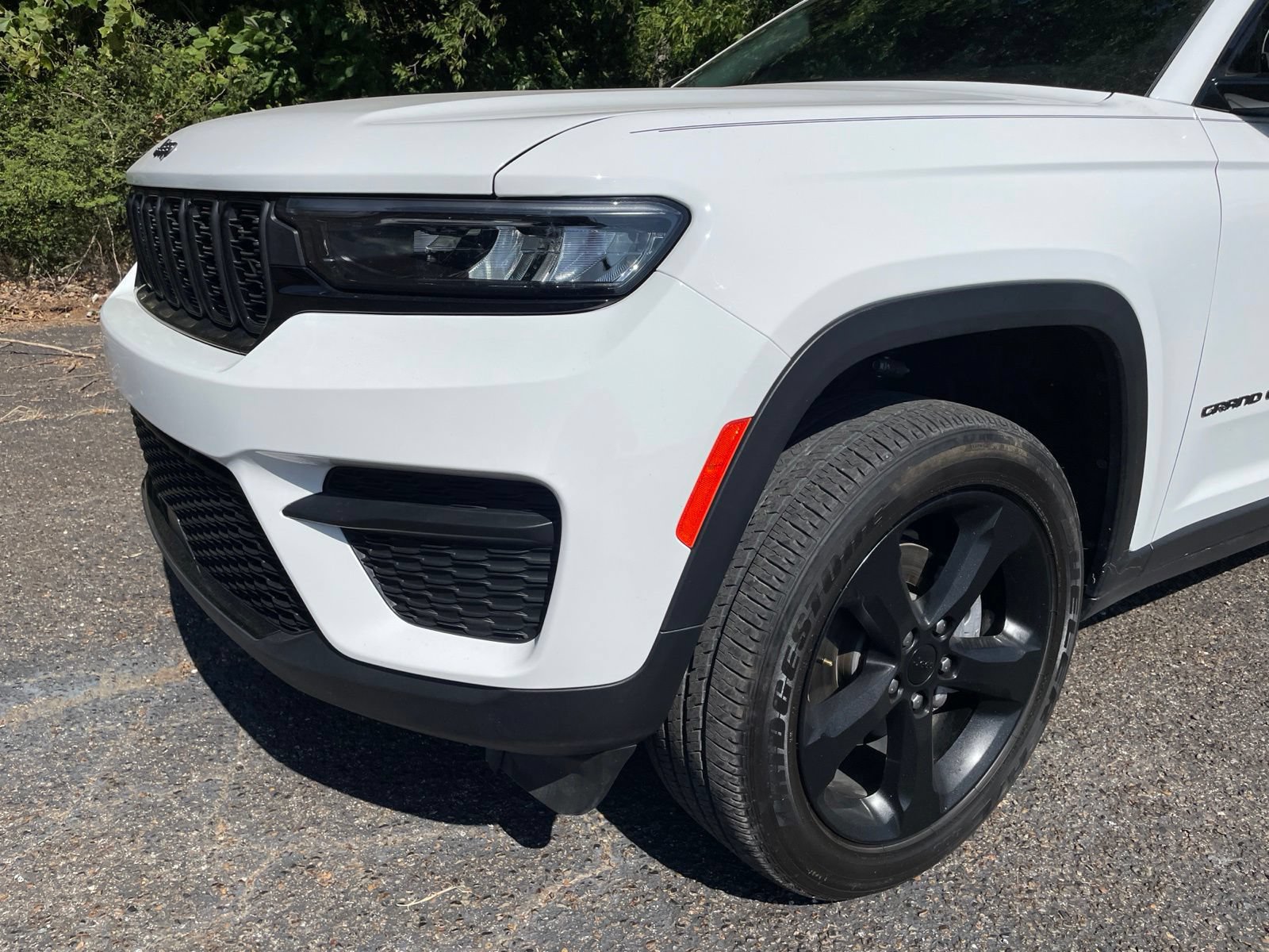 Used 2023 Jeep Grand Cherokee Altitude AWD/4WD image 11