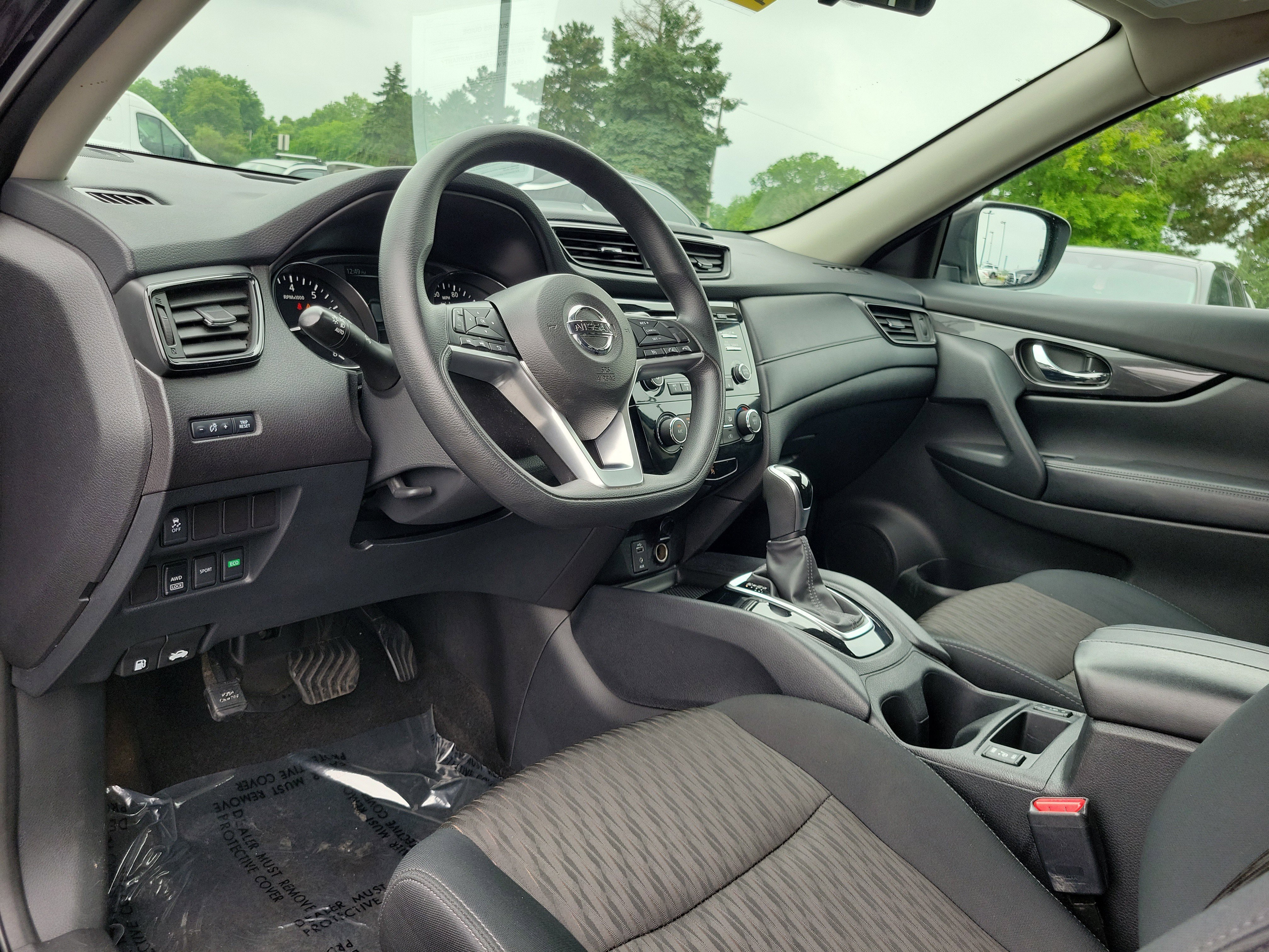 Used 2017 Nissan Rogue SV AWD/4WD image 19