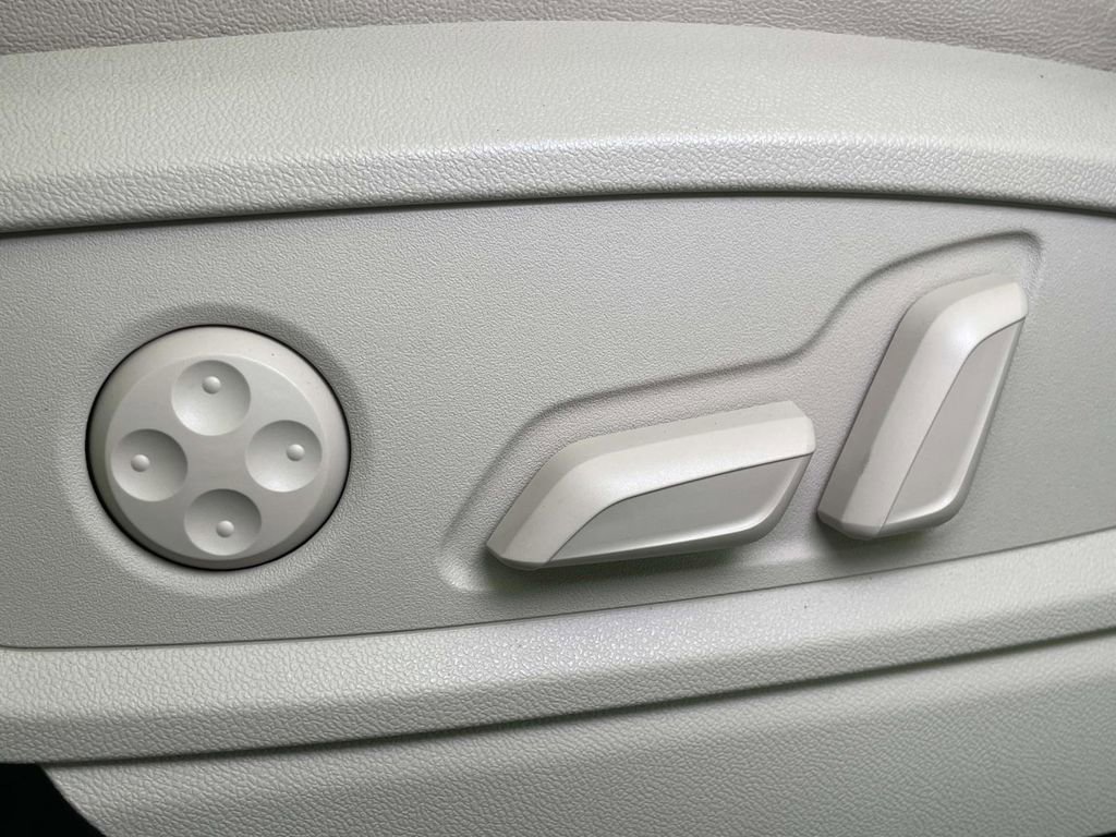 Certified 2023 Audi Q5 2.0T Premium Plus w/ Premium Plus Package image 17