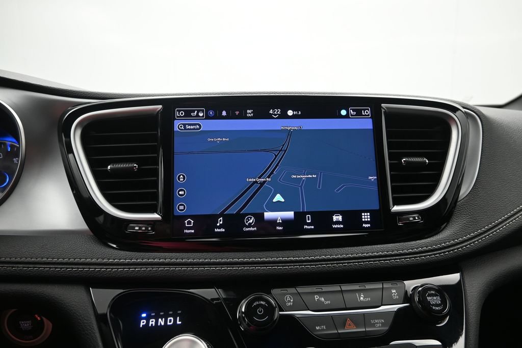 Used 2025 Chrysler Pacifica Limited FWD image 16