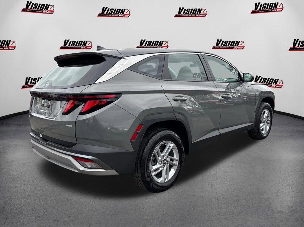 Used 2025 Hyundai Tucson SE AWD/4WD image 5