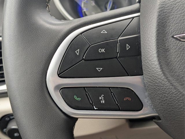 Used 2024 Chrysler Pacifica Touring-L FWD image 22