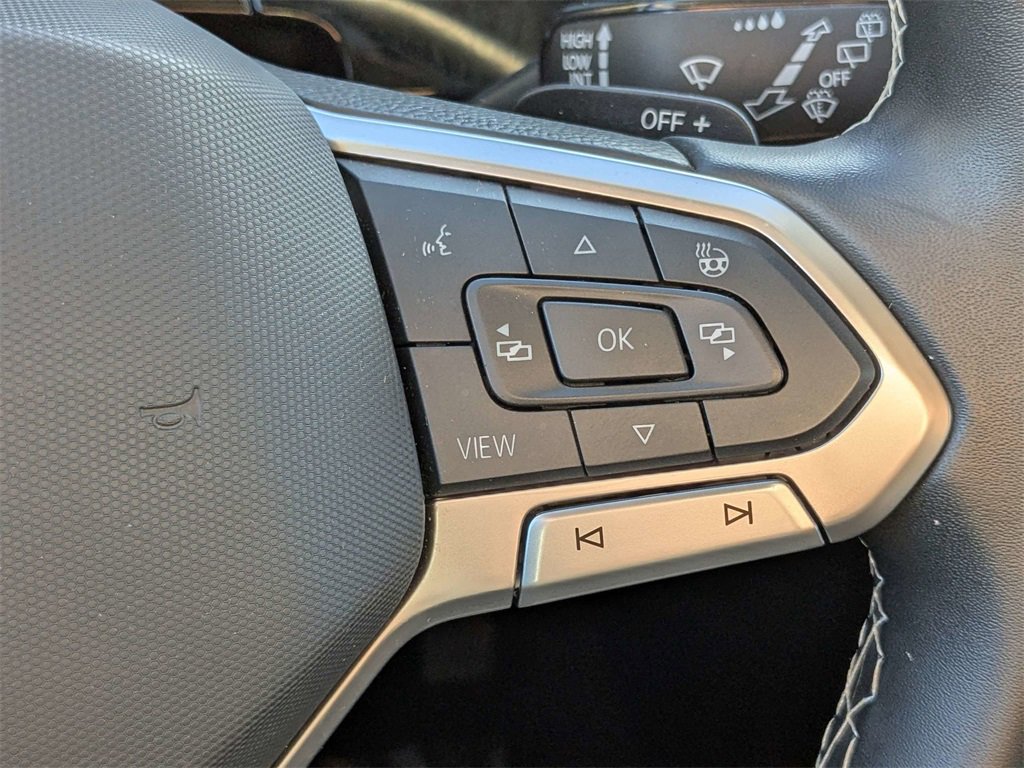 Used 2025 Volkswagen Atlas SE w/ Black Wheel Package image 30