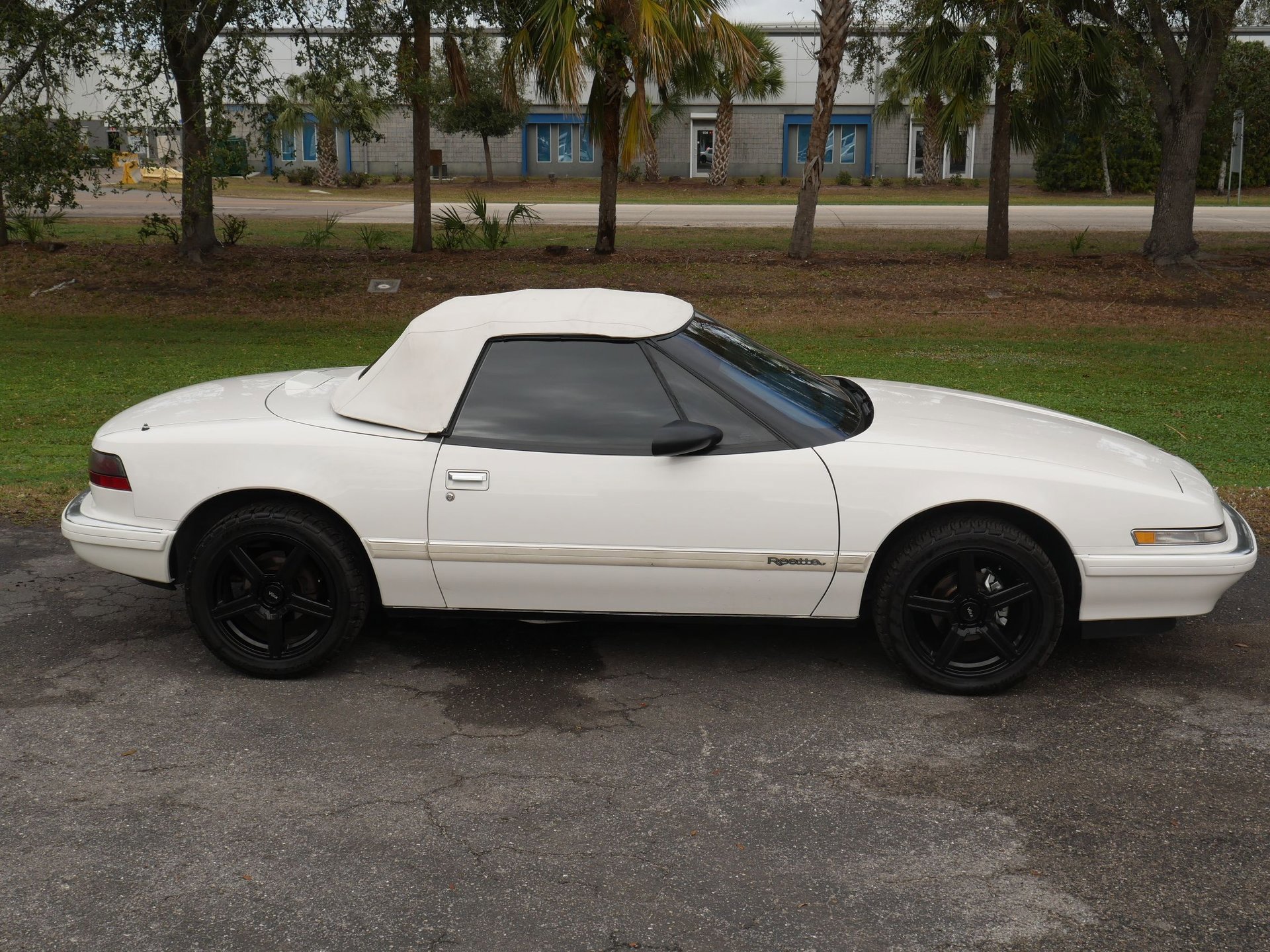 Used 1990 Buick Reatta Convertible image 39
