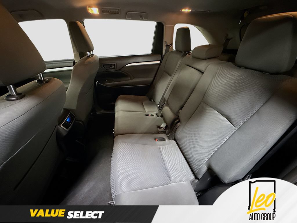 Used 2019 Toyota Highlander LE FWD image 24