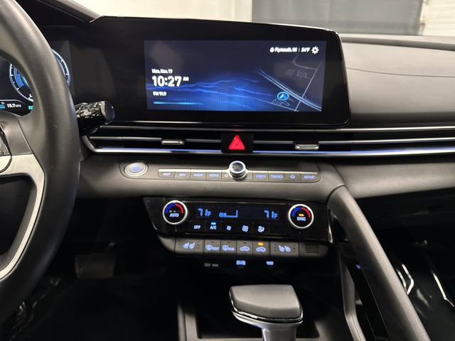 Used 2024 Hyundai Elantra Limited image 9