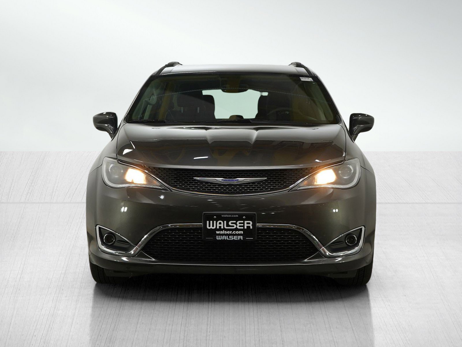 Used 2019 Chrysler Pacifica Touring-L image 8