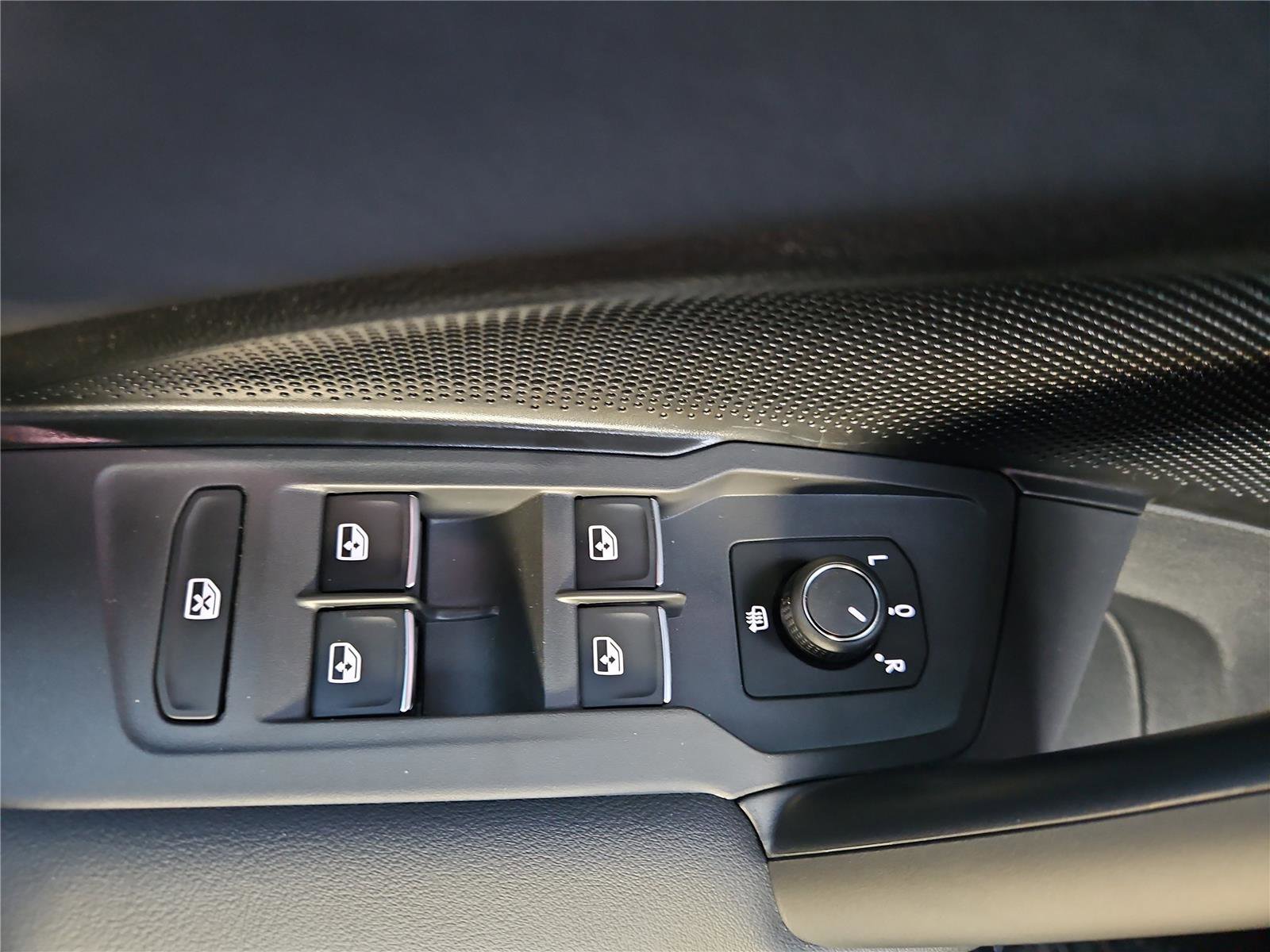 New 2026 Volkswagen Tiguan SE R-Line image 18