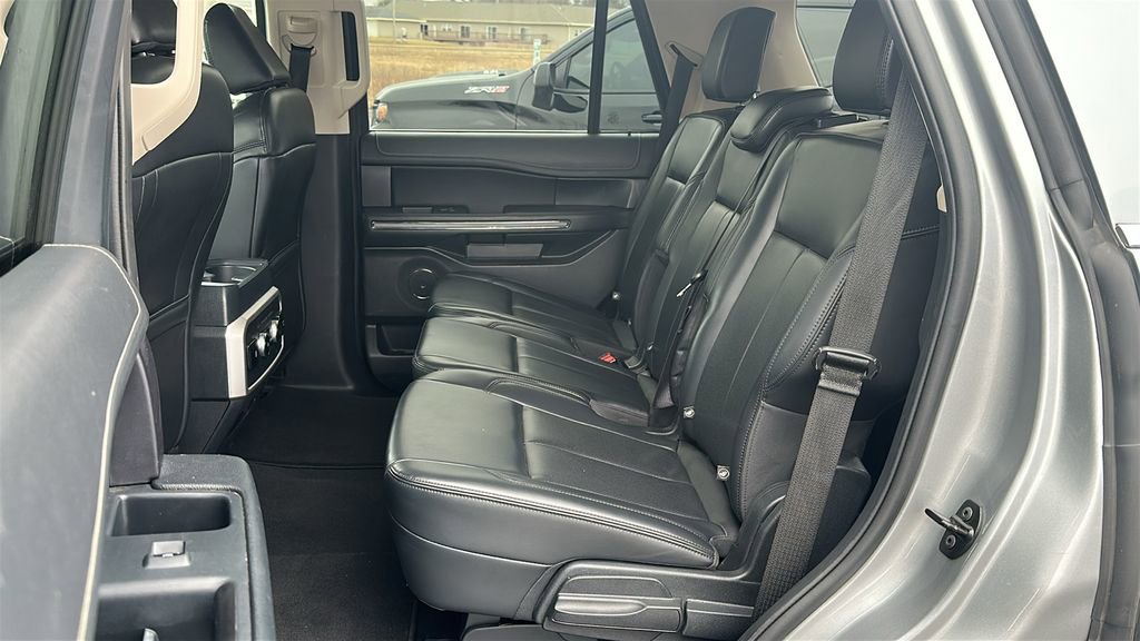 Used 2024 Ford Expedition XLT image 26