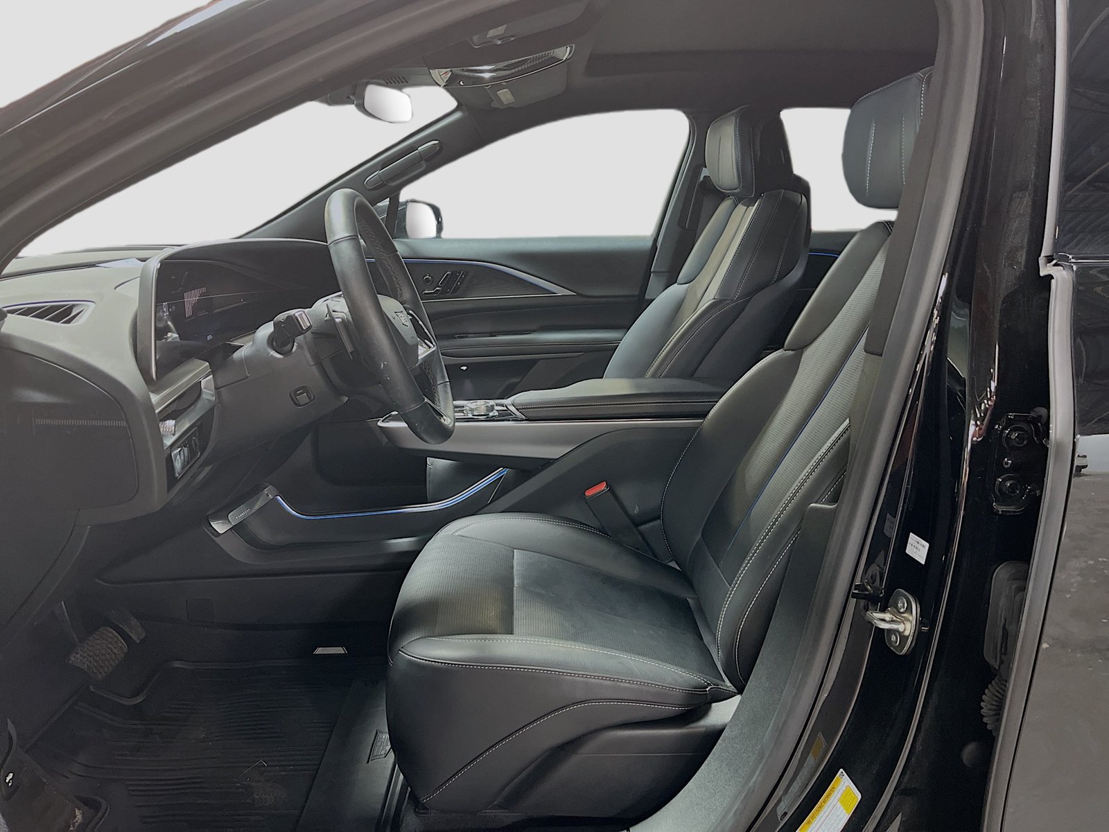 Used 2025 Cadillac Lyriq Sport AWD/4WD image 21