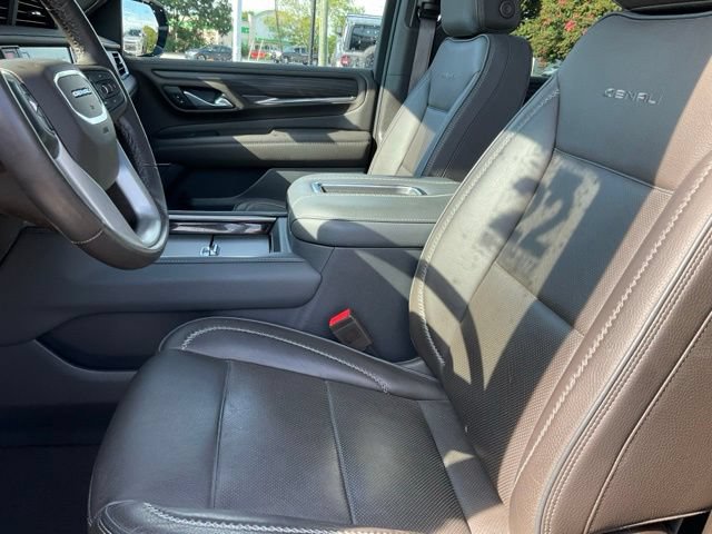 Used 2022 GMC Yukon Denali w/ Denali Premium Package AWD/4WD image 5