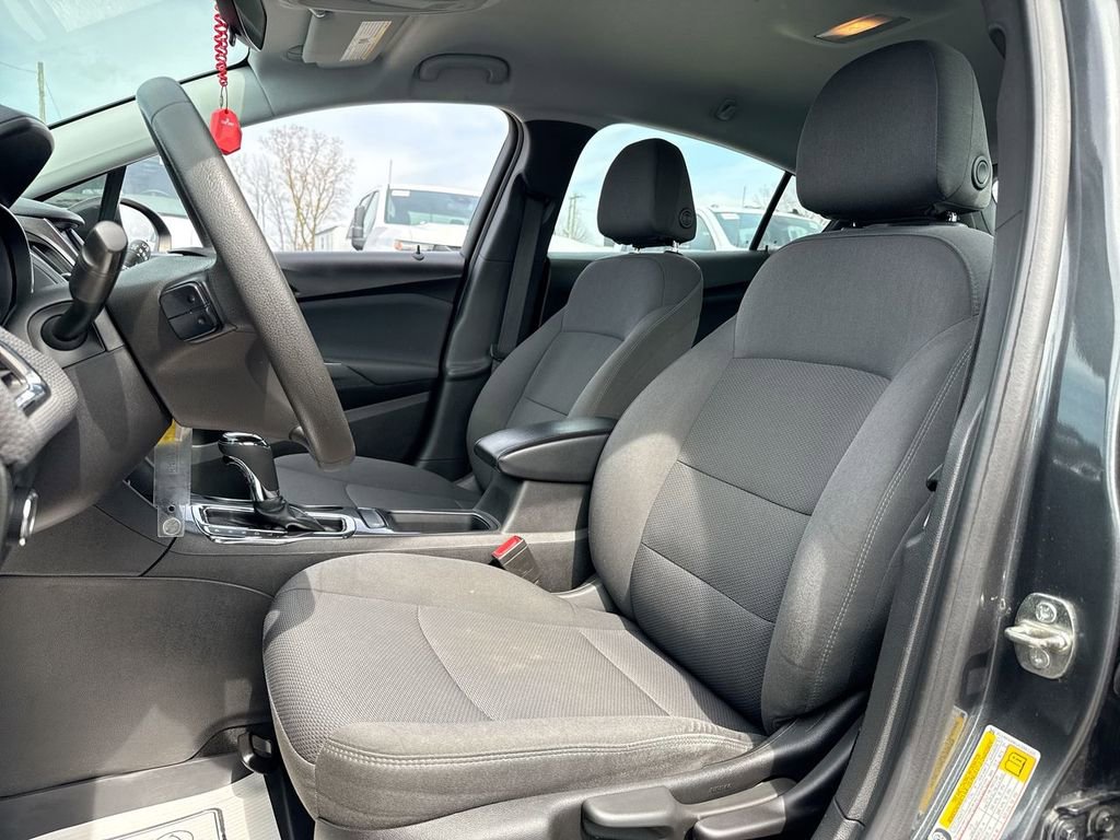 Used 2019 Chevrolet Cruze LT image 11