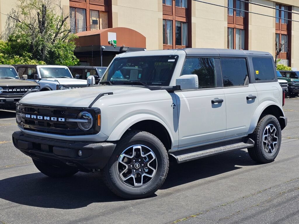 New 2026 Ford Bronco Outer Banks AWD/4WD image 1