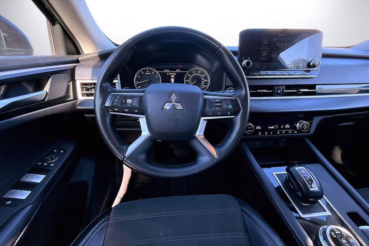 Used 2024 Mitsubishi Outlander SE image 11